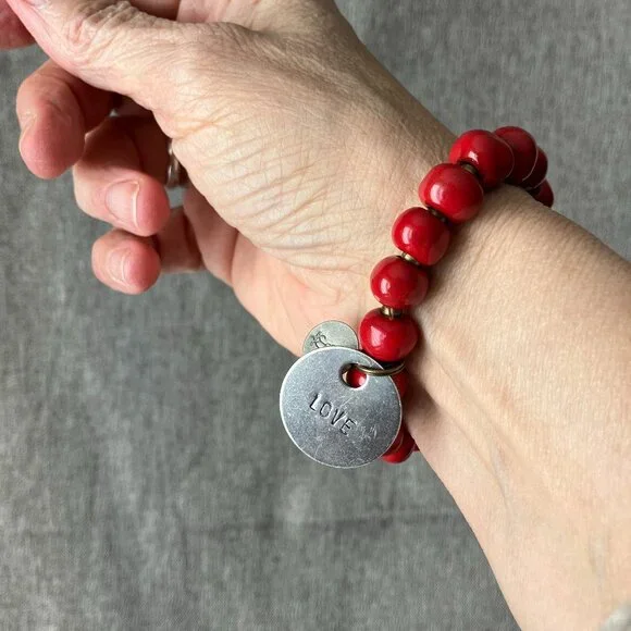Simbi Red Clay Distressed Bead Stretch Bracelet Hand Stamped LOVE Charm - Picture 4 of 4